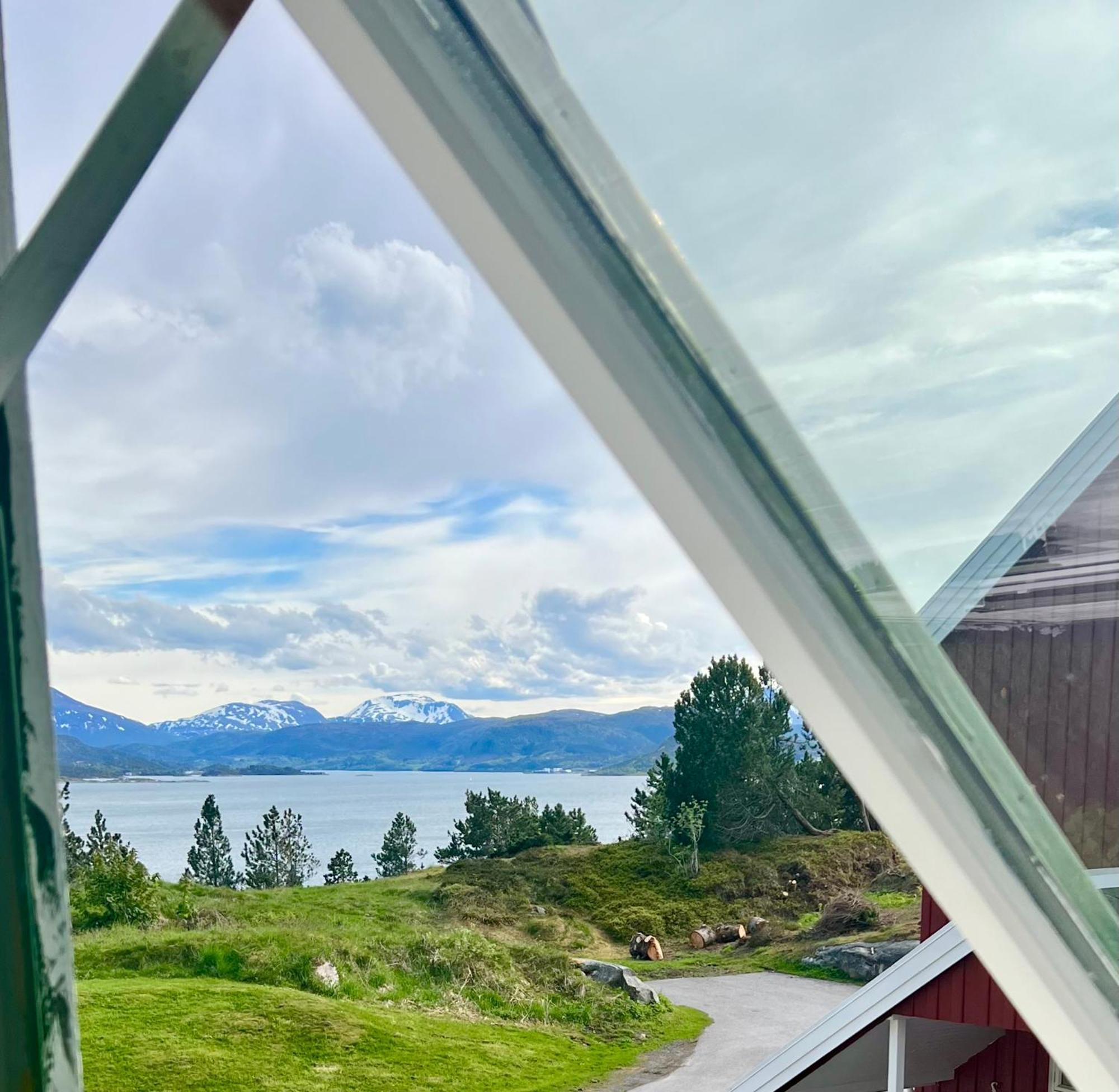 Wake Up To A Beautiful View And Smell Of The Sea Apartment Кристиансун Екстериор снимка