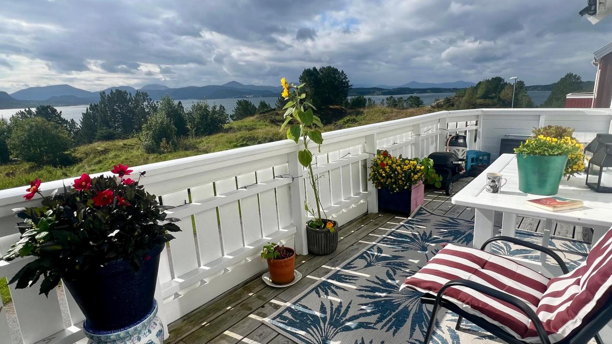Wake Up To A Beautiful View And Smell Of The Sea Apartment Кристиансун Екстериор снимка