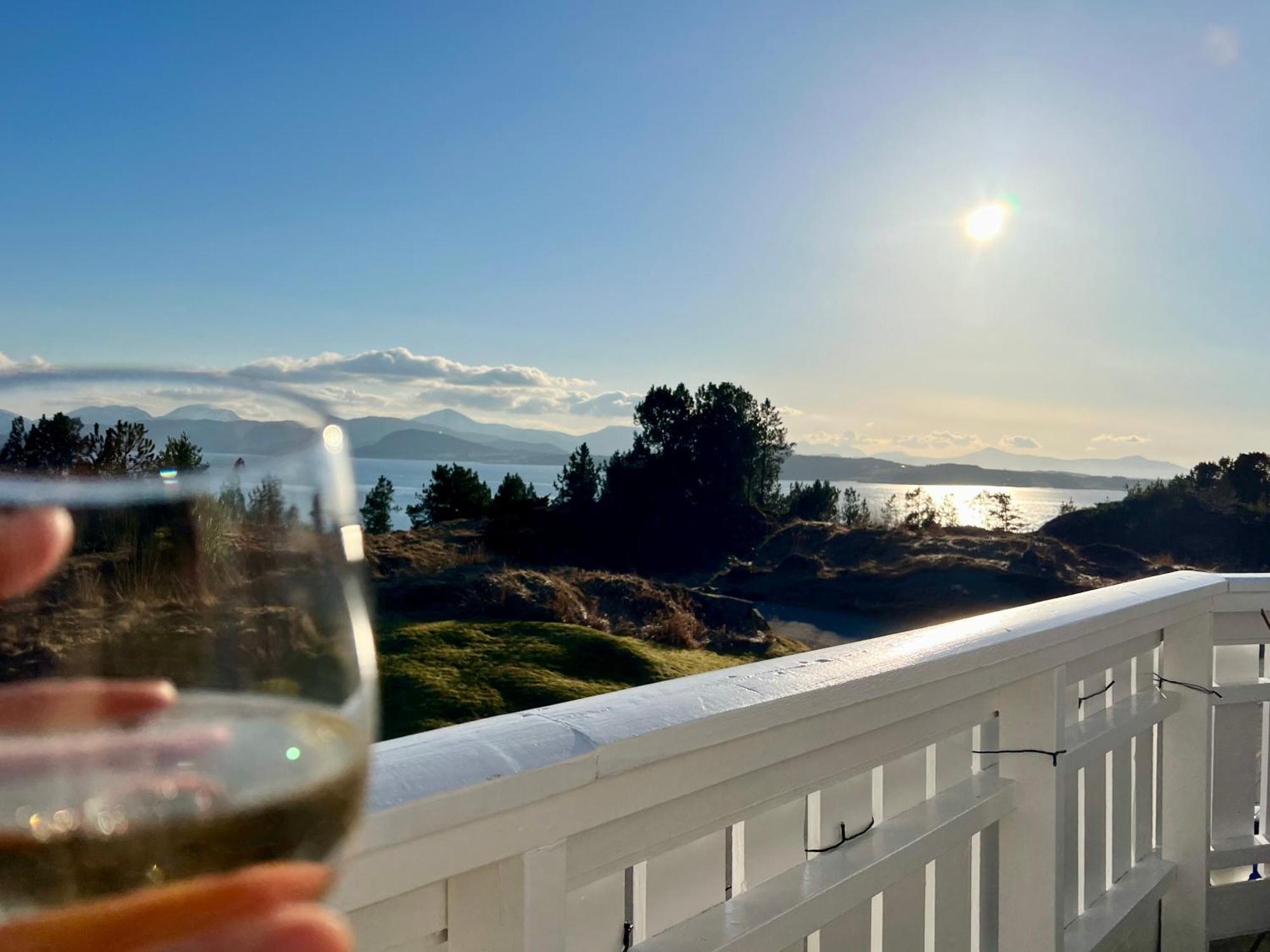 Wake Up To A Beautiful View And Smell Of The Sea Apartment Кристиансун Екстериор снимка